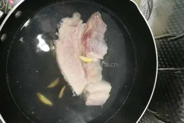 土豆红烧肉的做法图解1