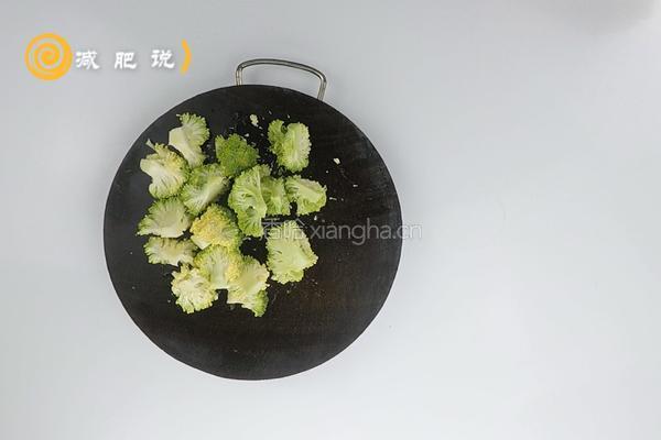 西蓝花番茄荞麦面的做法图解3