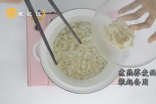 西蓝花番茄荞麦面的做法图解5