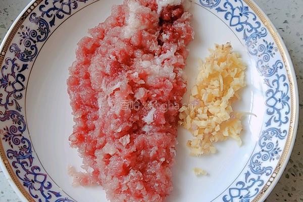 皮蛋瘦肉粥的做法图解1