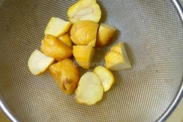 板栗香菇鸡焖饭的做法图解3