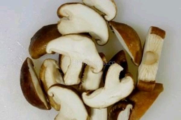 板栗香菇鸡焖饭的做法图解4