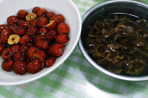 自制桂圆红枣酱的做法图解2