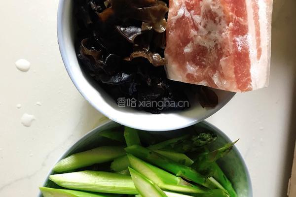 芦笋炒肉的做法图解2