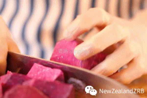 紫薯银耳新西兰花胶汤的做法图解3