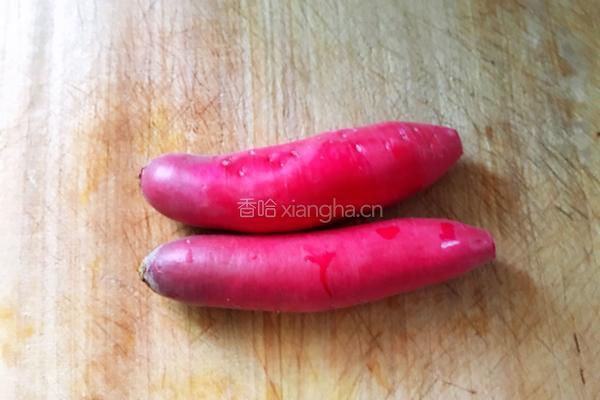 凉拌盘龙红萝卜的做法图解1