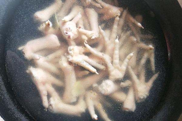 家常泡鸡爪的做法图解2