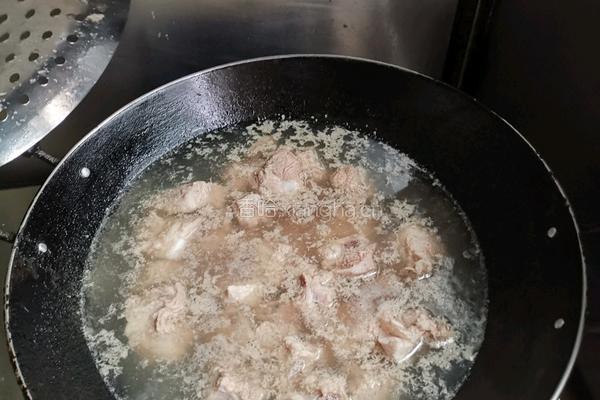 糖醋排骨的做法图解1