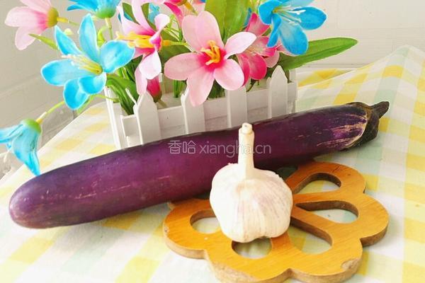 蒜蓉茄子的做法图解1