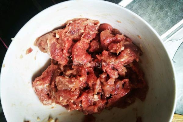 丝瓜粉丝肉片汤的做法图解5