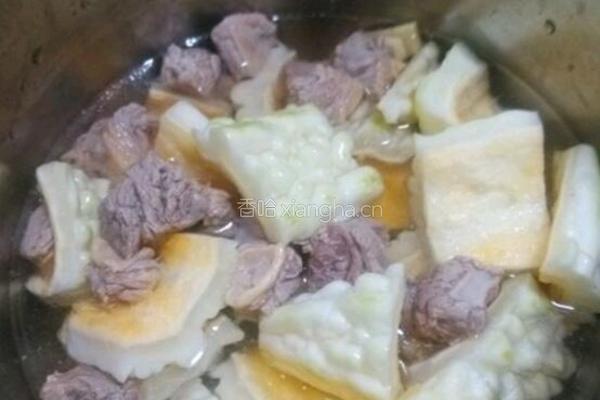 苦瓜牛肉汤的做法图解2