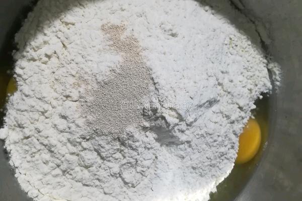 葡萄干手撕面包的做法图解1