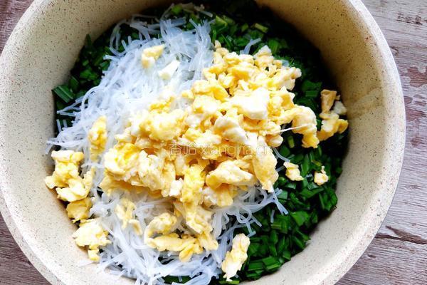 皮薄馅大韭菜馅饼的做法图解3