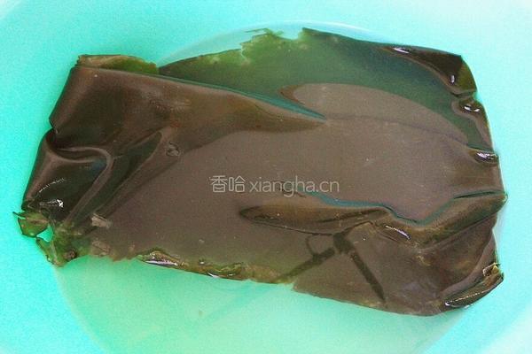白菜海带圆子汤的做法图解2