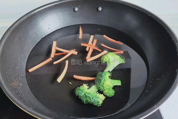 金枪鱼时蔬饭团的做法图解3