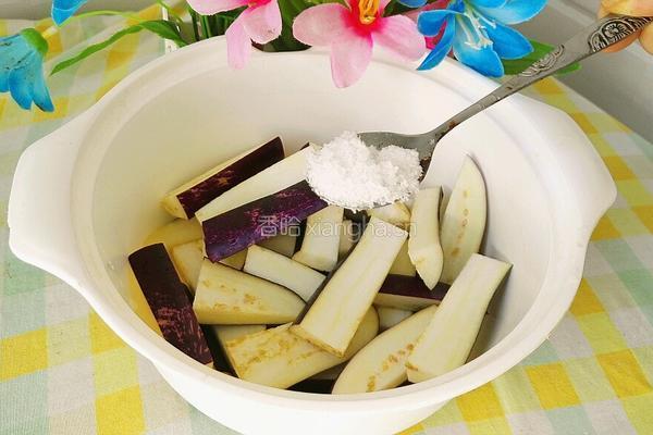 茄子炒韭菜的做法图解3