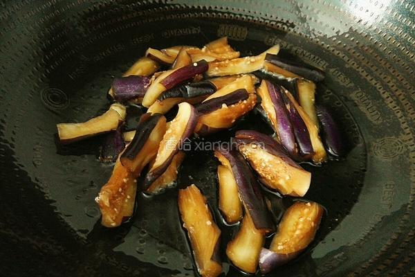 茄子炒韭菜的做法图解8