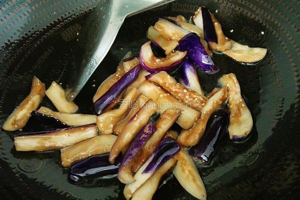 茄子炒韭菜的做法图解9