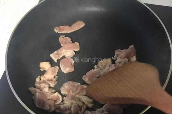 双菇肉片（蘑菇炒肉）的做法图解3