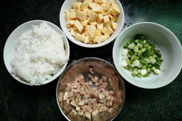 葱香红薯肉末炒饭的做法图解2