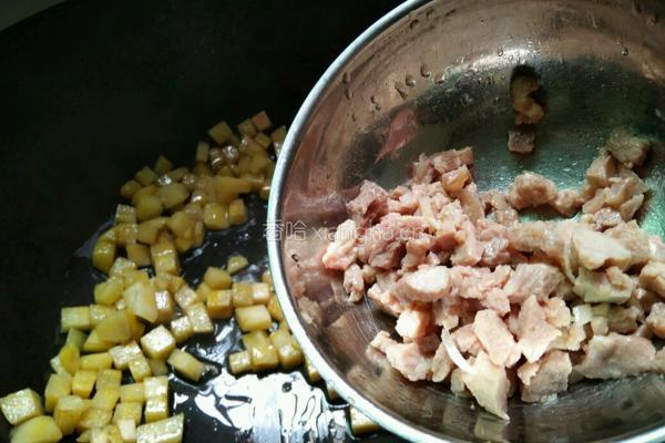 葱香红薯肉末炒饭的做法图解4