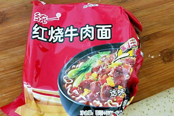 素炒方便面的做法图解1