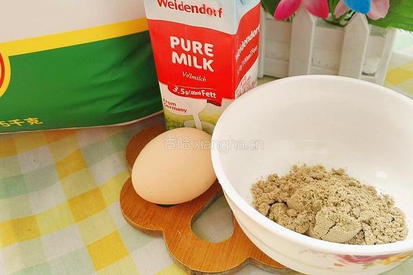 芝麻牛奶煎饼的做法图解1