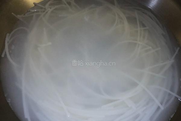 西红柿鸡蛋米线的做法图解1