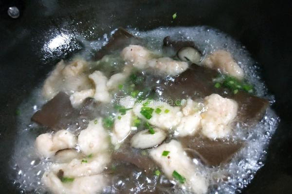 虾滑鸭血汤的做法图解10