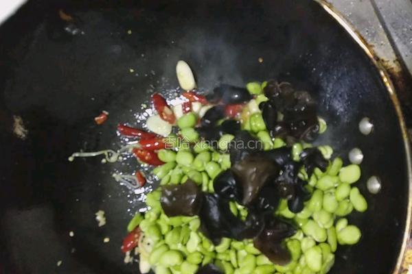 泡椒蚕豆米炒肉丝的做法图解3