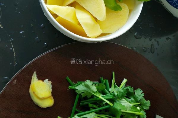 排骨焖土豆的做法图解2