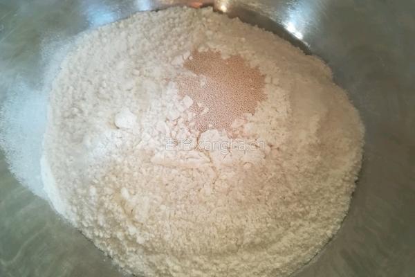 水煎花卷的做法图解1