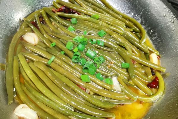 嫩豆角焖黄米饭的做法图解4