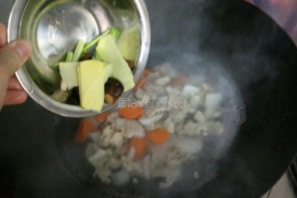 肉片双色萝卜汤的做法图解4
