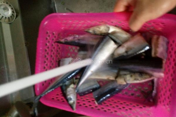豆豉酱蒸秋刀鱼的做法图解3