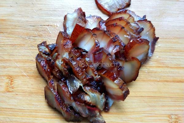 干锅腊肉包菜的做法图解6