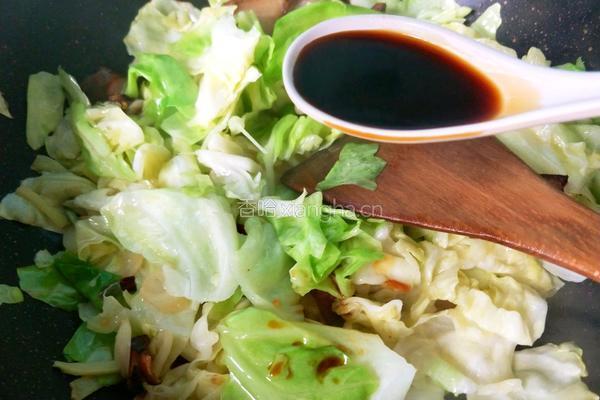 干锅腊肉包菜的做法图解11