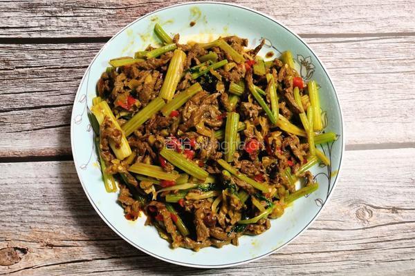 芹菜炒牛肉丝的做法图解8