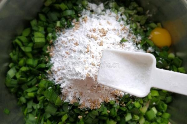 韭菜豆腐饼的做法图解9