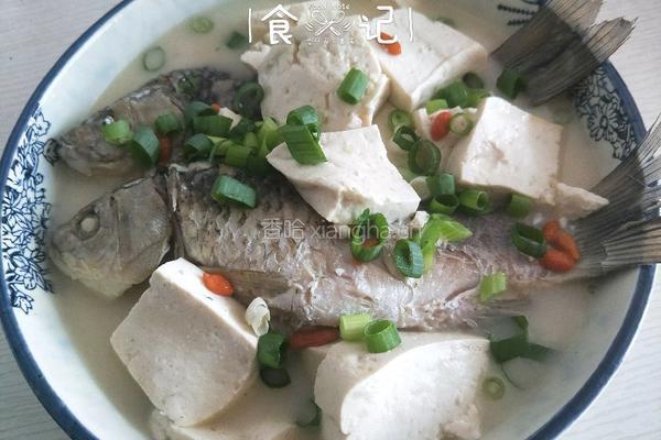 鲫鱼炖豆腐的做法图解10