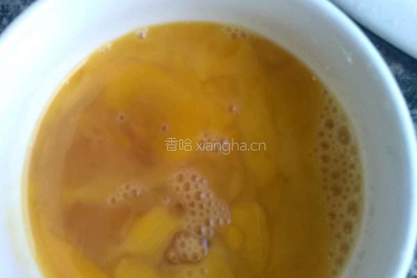 鸡蛋香肠炒面的做法图解1