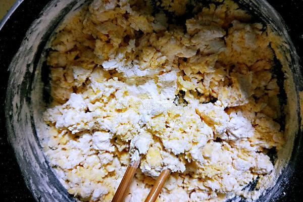 奶香玉米面贴饼子(粗粮）的做法图解4