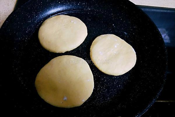 奶香玉米面贴饼子(粗粮）的做法图解12