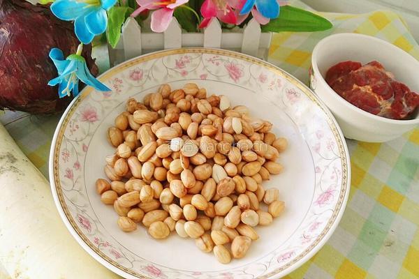 白萝卜花生牛肉丸子汤的做法图解1