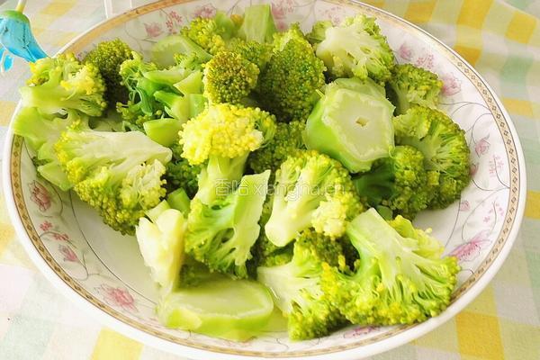 洋葱炒西兰花的做法图解5