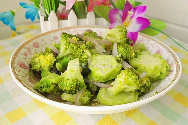 洋葱炒西兰花的做法图解11