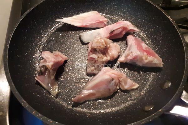 鱼头豆泡汤的做法图解3
