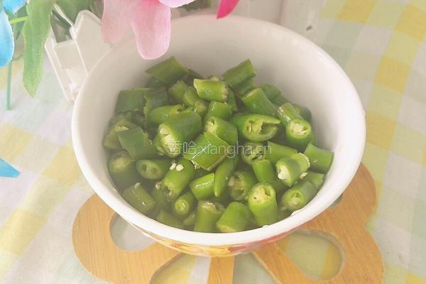 青椒炒洋葱的做法图解3
