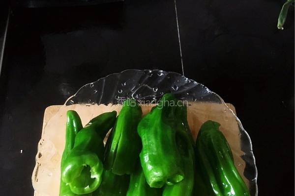 家常虎皮青椒的做法图解1
