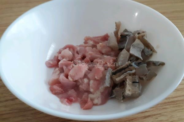 咸鱼豆腐煲的做法图解1